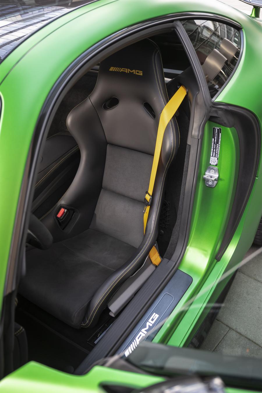 Интерьер Mercedes-AMG GT R (C190) 2019 года  (WW) (фото 41 из 45)